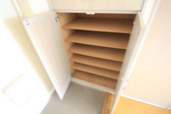 鶴牧ガーデンズの物件内観写真